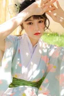 赤裸裸全身美女不遮掩